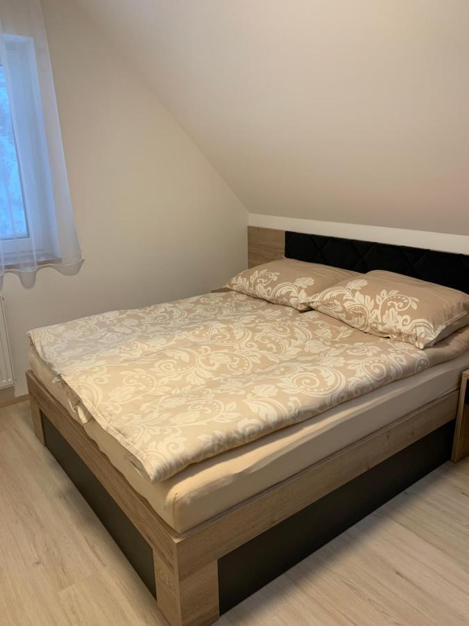 Chaty Pod Klinovcem Loucna pod Klinovcem Luaran gambar